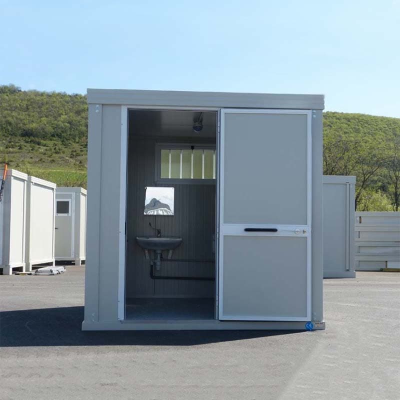 Bloc sanitaire PMR neuf avec WC et lavabo PMR, dimensions adaptées aux normes PMR