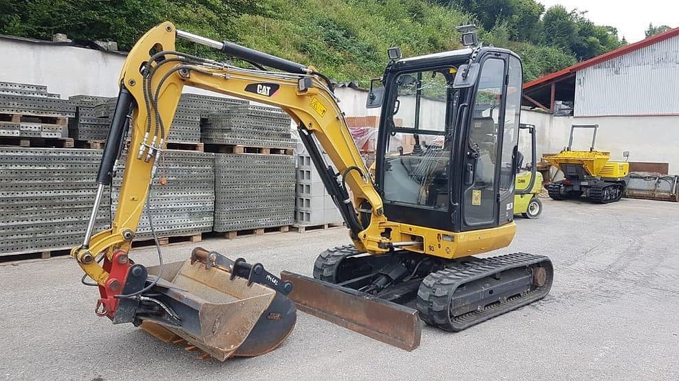 Mini-Pelle CAT 302.7D CR d’Occasion – 2,67T (2016) avec 3 Godets et Attache Rapide