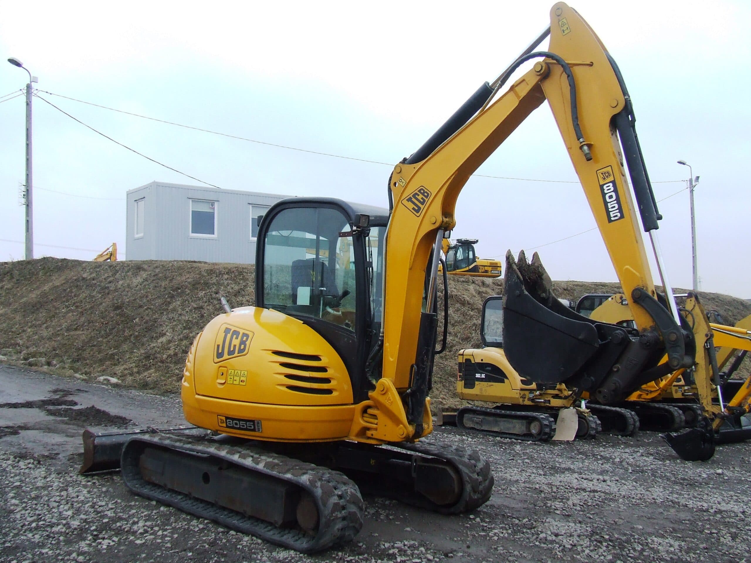 Mini-pelle d’occasion JCB 8055 RTS (2008) – 5,3T – Moteur Isuzu 34,1 kW – Portée 6 m