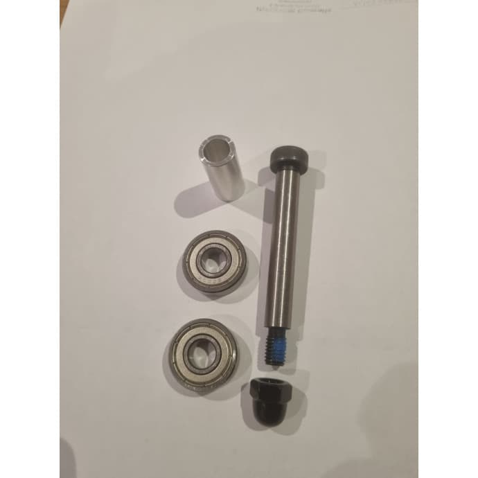 Axe et roulement arrière relync r1