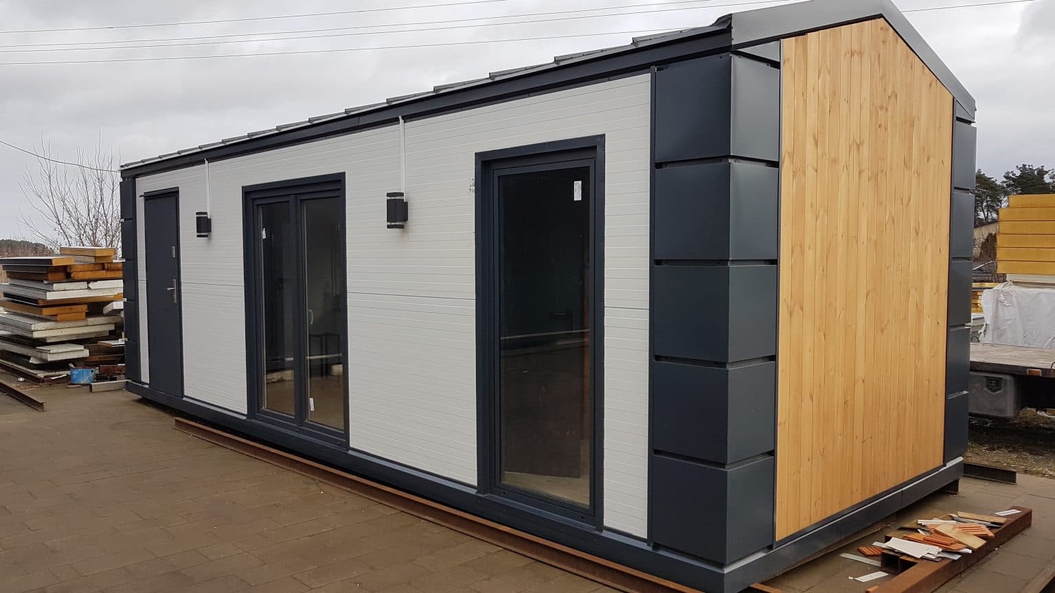 Contenedor habitable 8x3m