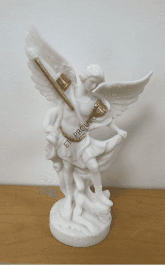 Statue St Michel doré