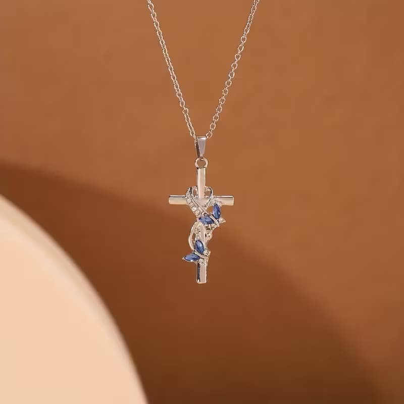 Collier Pendentif Croix  Design Papillon