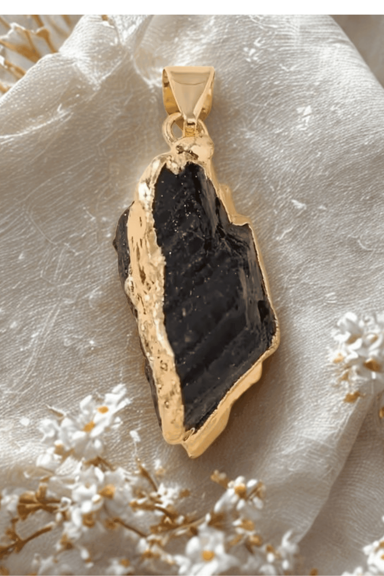 Pendentif Lisse en Obsidienne Noire à Trois Faces