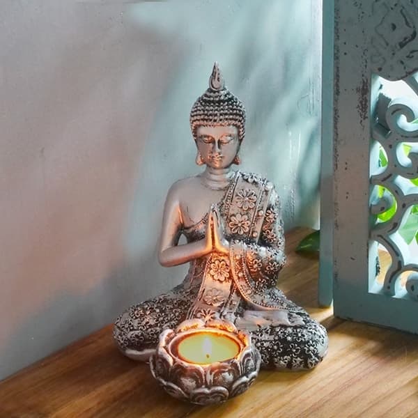 Bouddha avec bougeoir en argenté — 20.5 cm