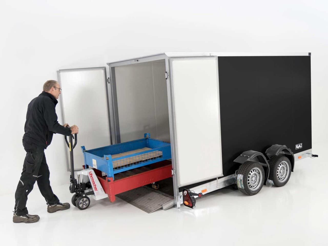 Vezeko gesloten aanhanger met hefvermogen 157x344cm Hoogte: 210cm 2,7t | Zwart - Nieuw