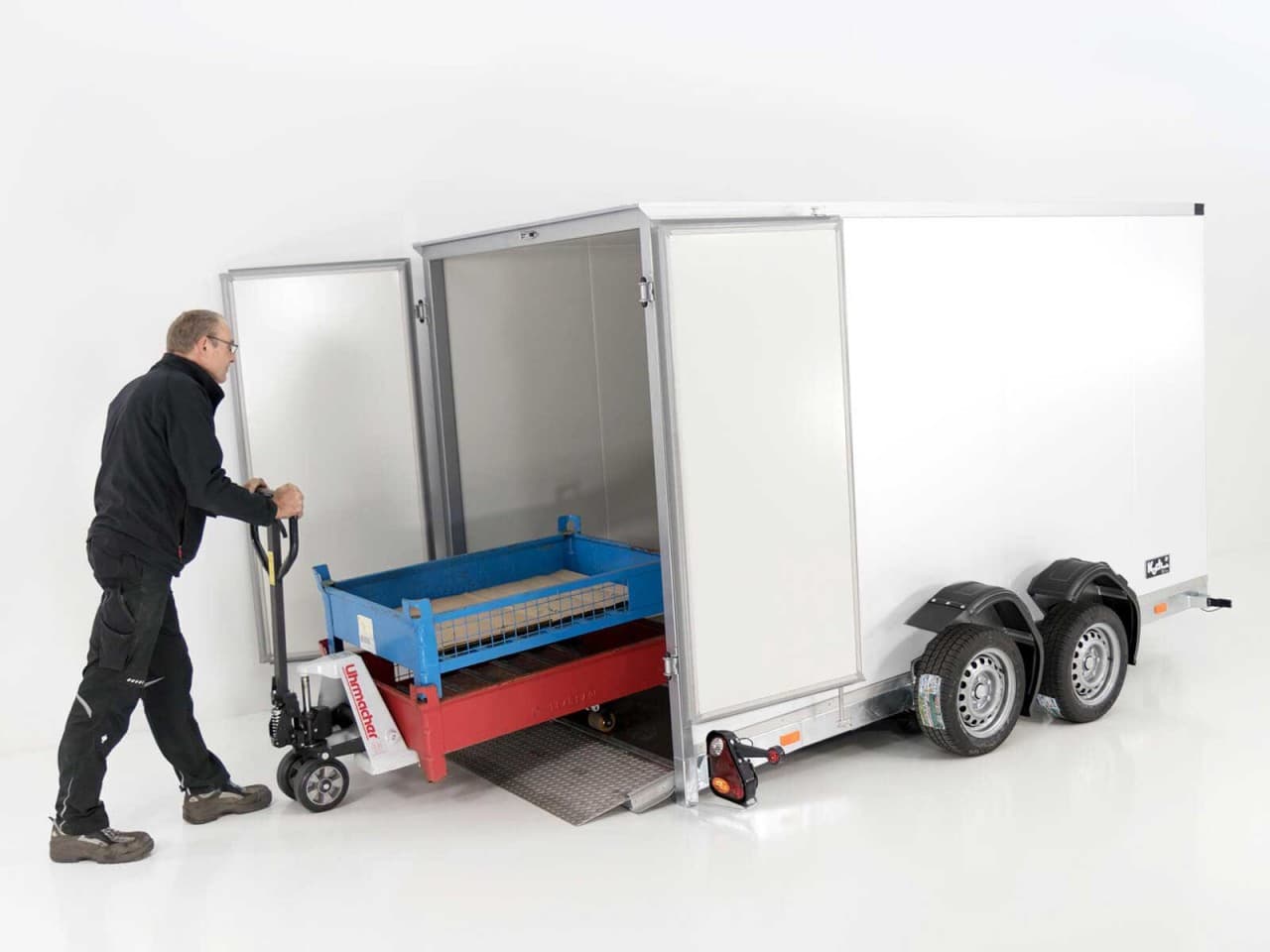 Vezeko gesloten aanhanger met daalmechanisme 157x344cm Hoogte: 190cm 2,7t | wit - Nieuw