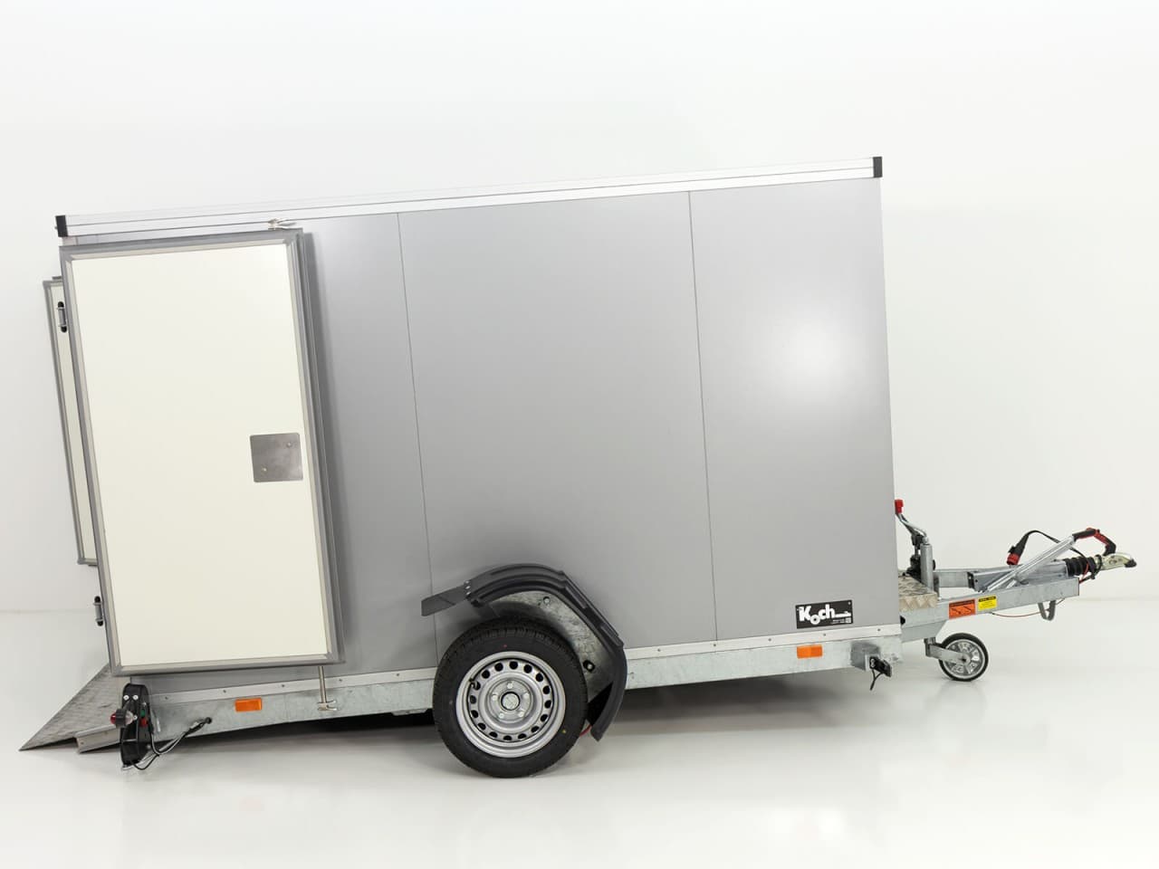 Vezeko gesloten aanhanger met hefvermogen 157x268cm Hoogte: 164cm 1,5t | Zwart - Nieuw