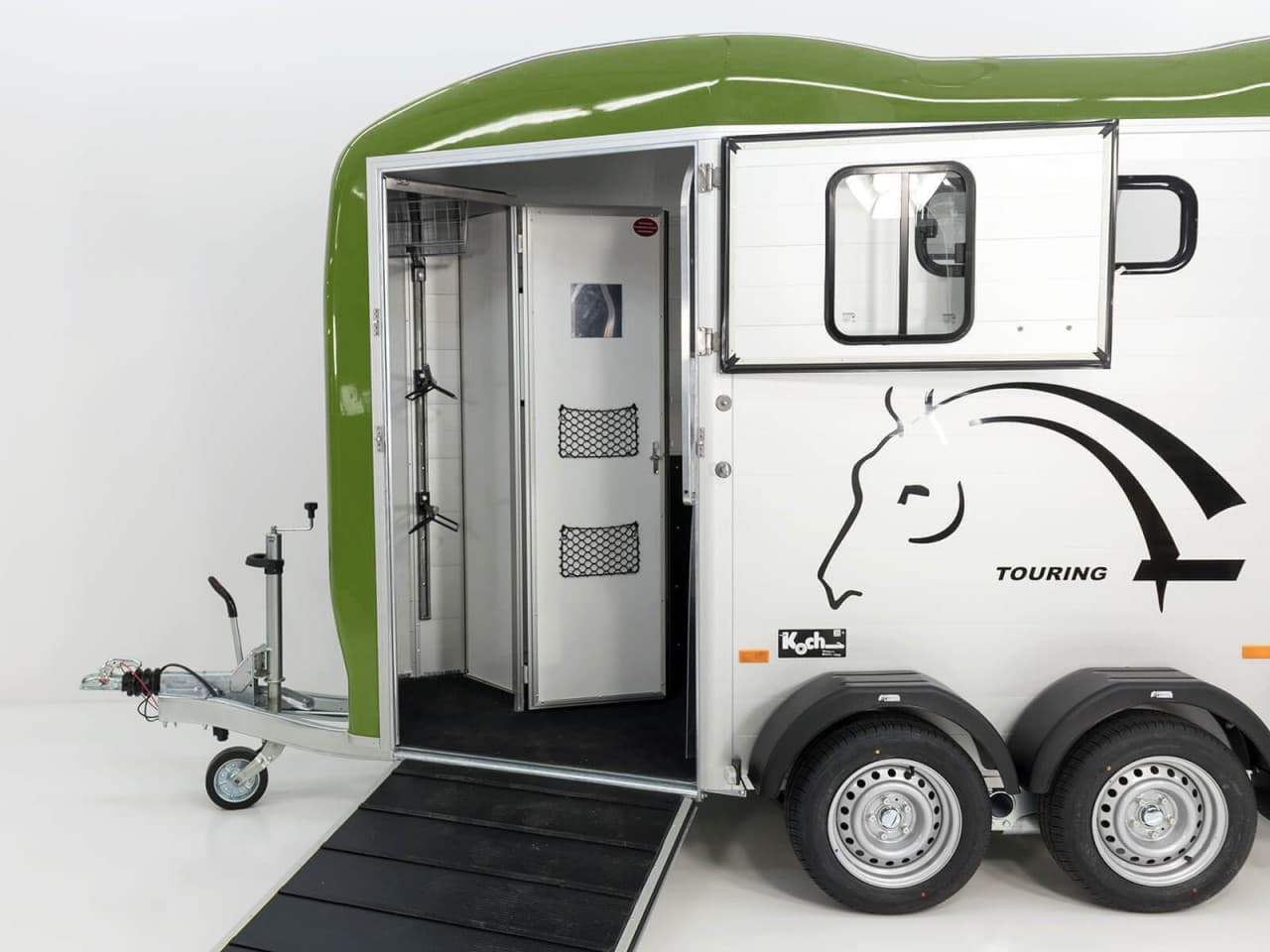 Cheval Liberte Touring Country paardentrailer | zadelkamer | uitgang aan de voorzijde | olijfgroen - nieuw