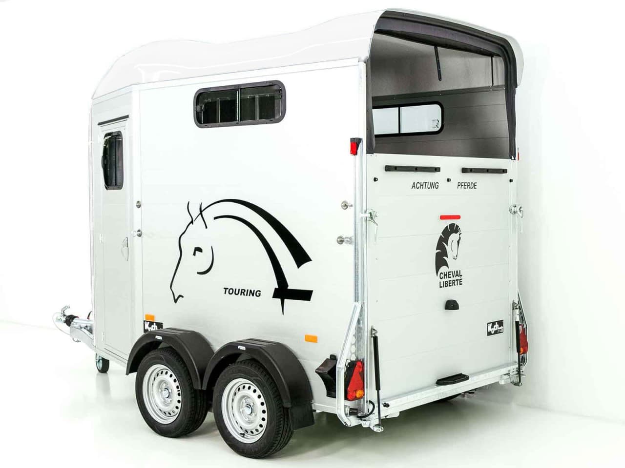 Cheval Liberte paardentrailer voor toer- en springwedstrijden | Pullman-chassis | Zadelkamer | Wit - Nieuw