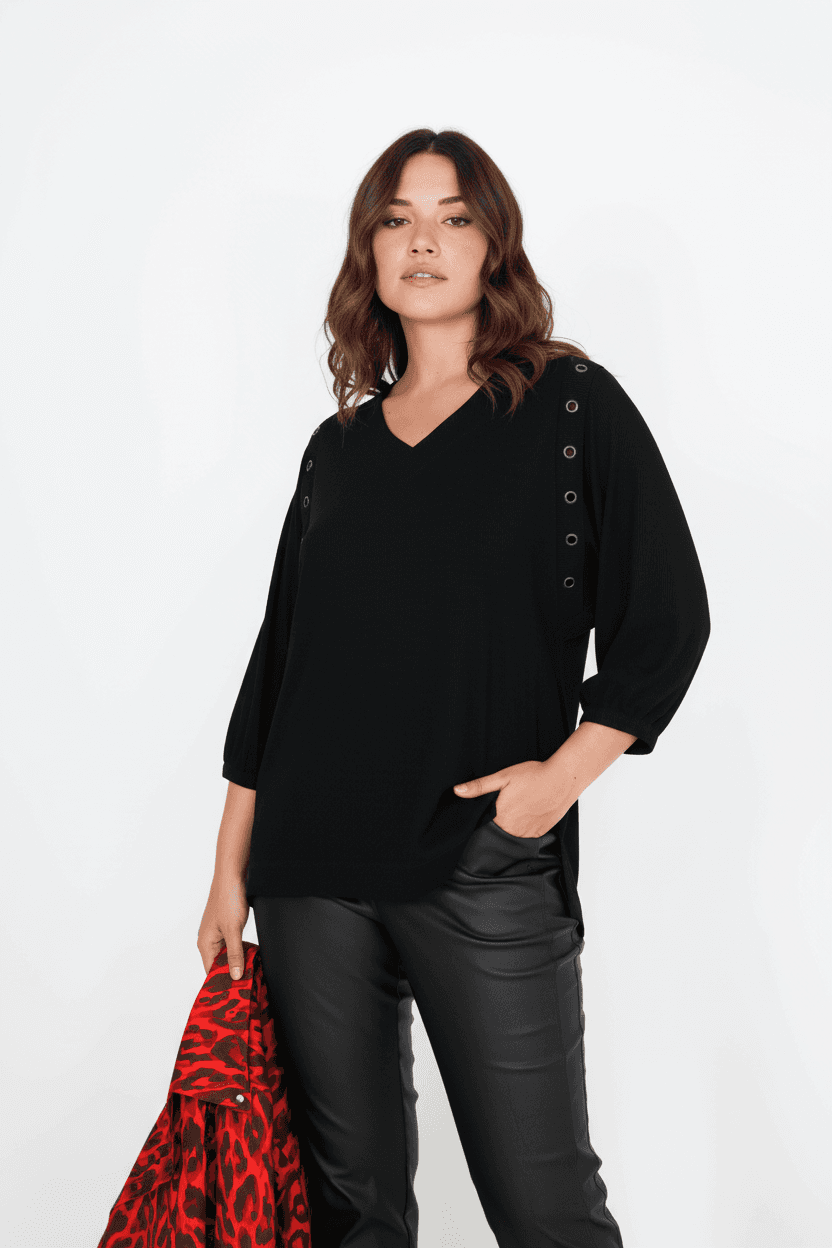 Pull uni en cote avec oeillet