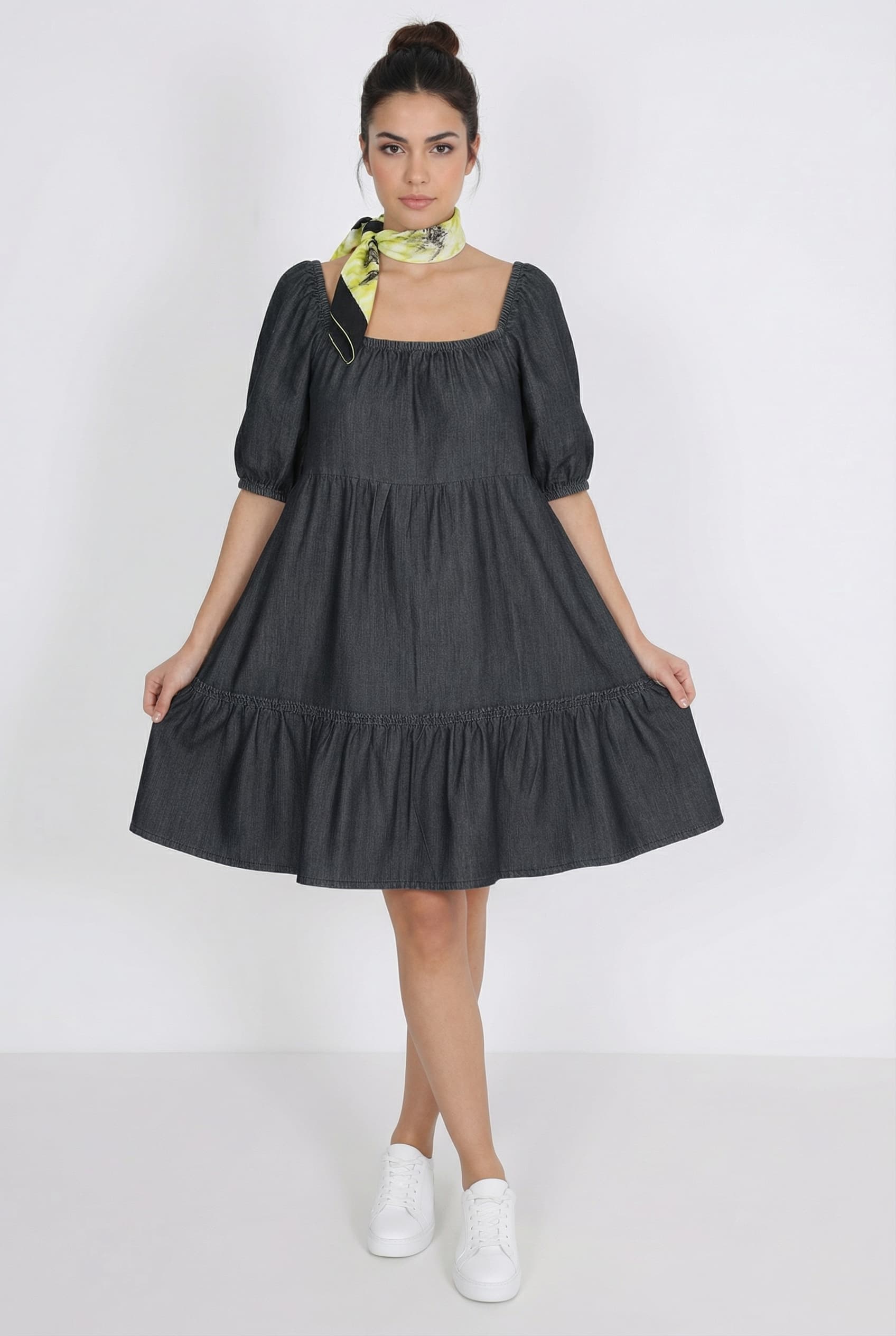 Robe en jeans avec col carré