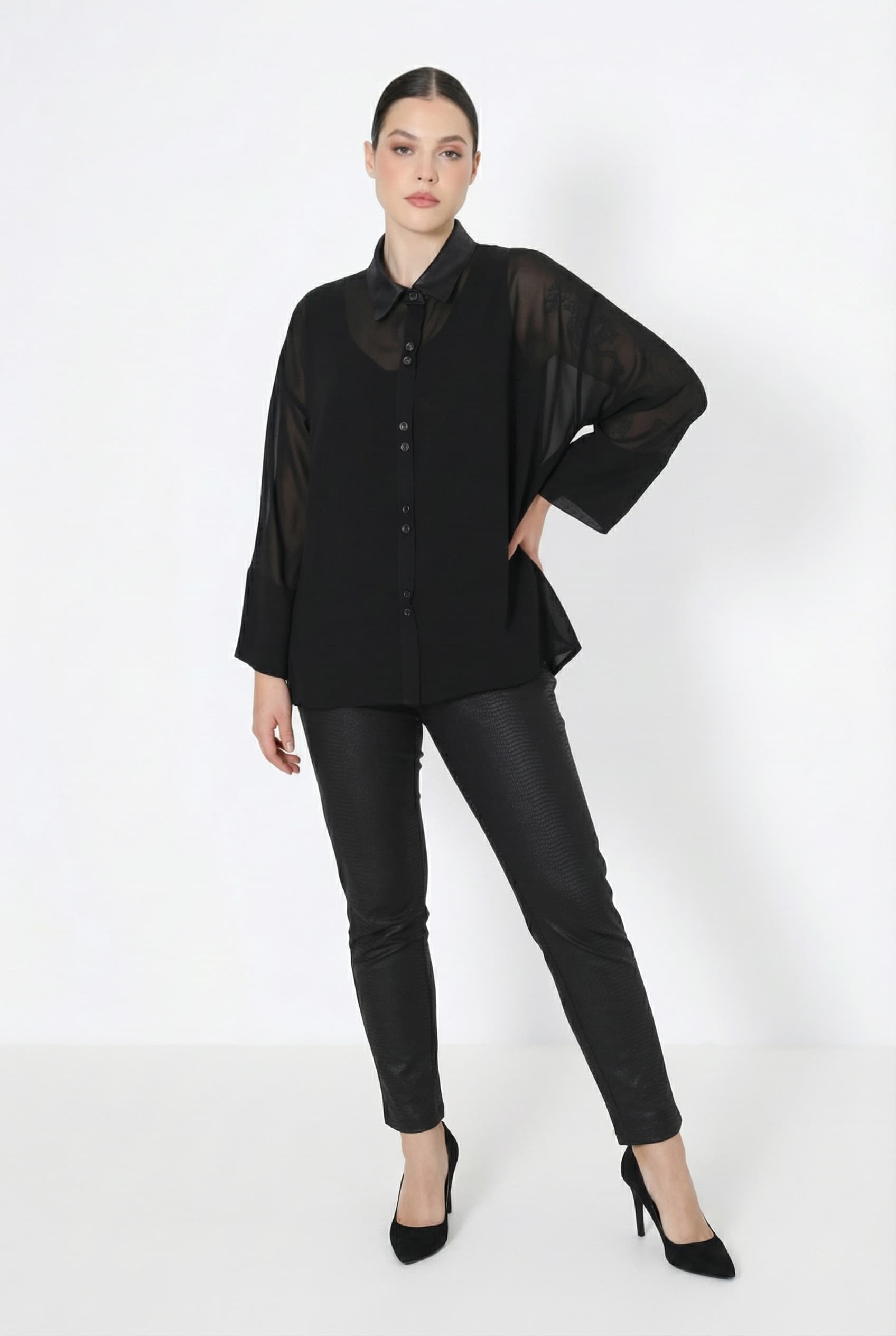 Chemise en voile uni et col en  similicuir doublee dun top