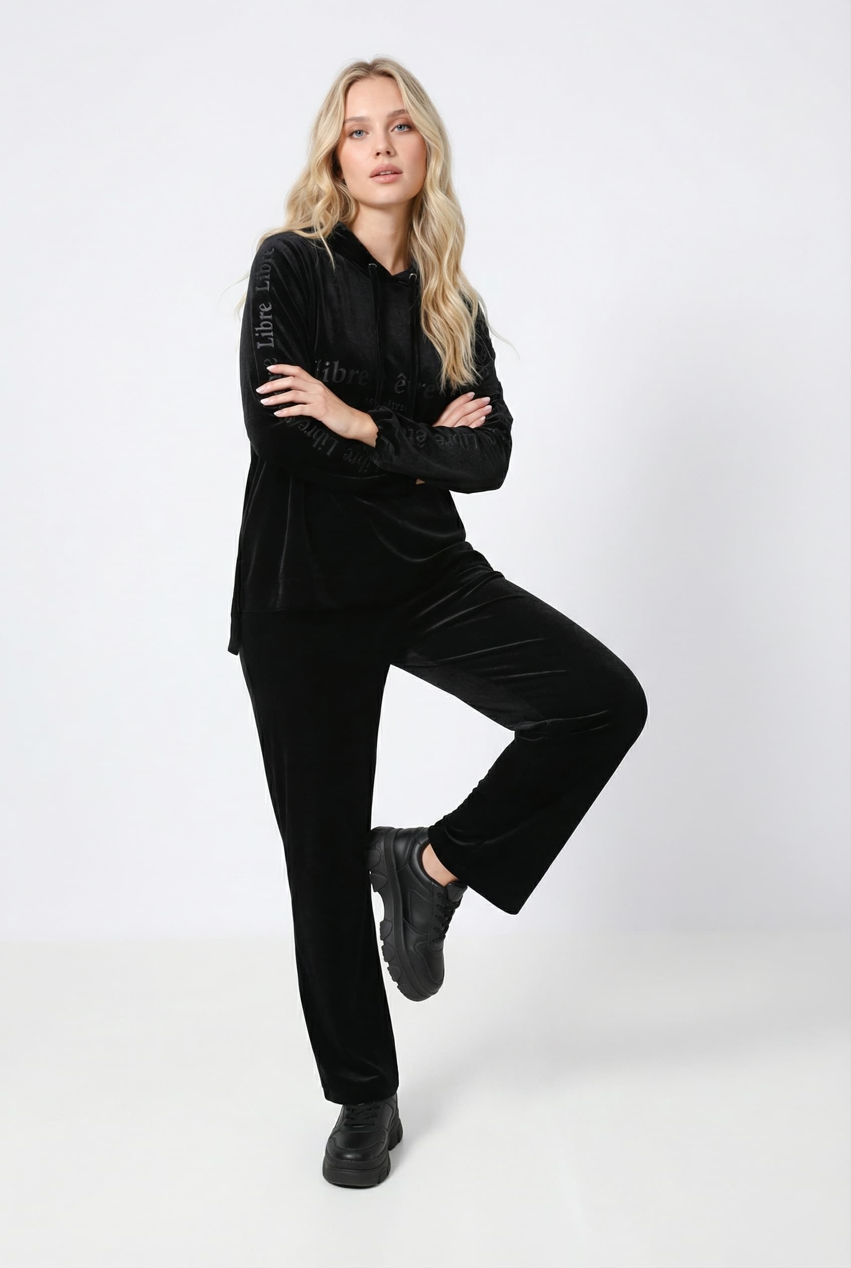 Sweat a capuche en velours stretch avec serigraphie