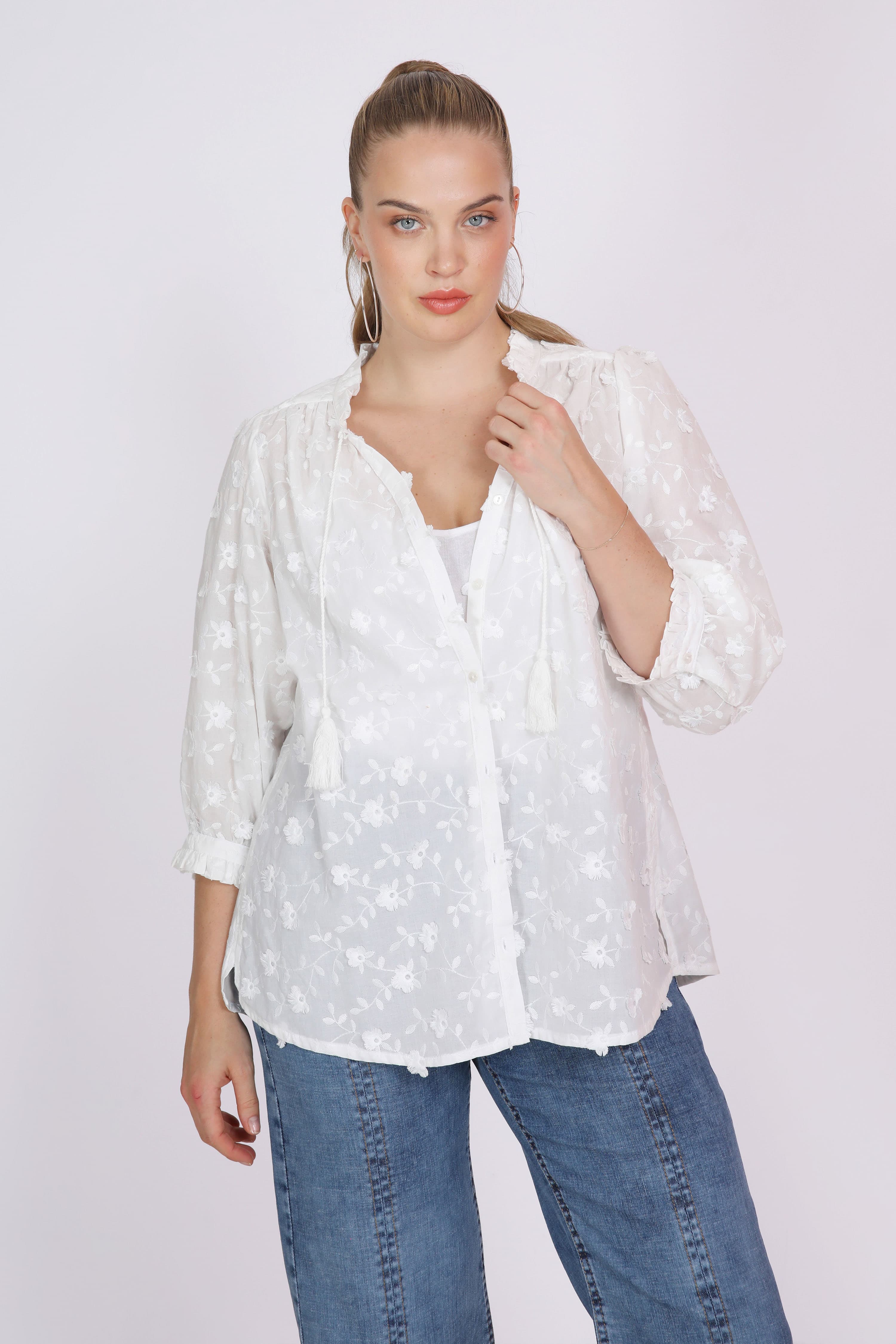 Chemise en voile de coton brodé
