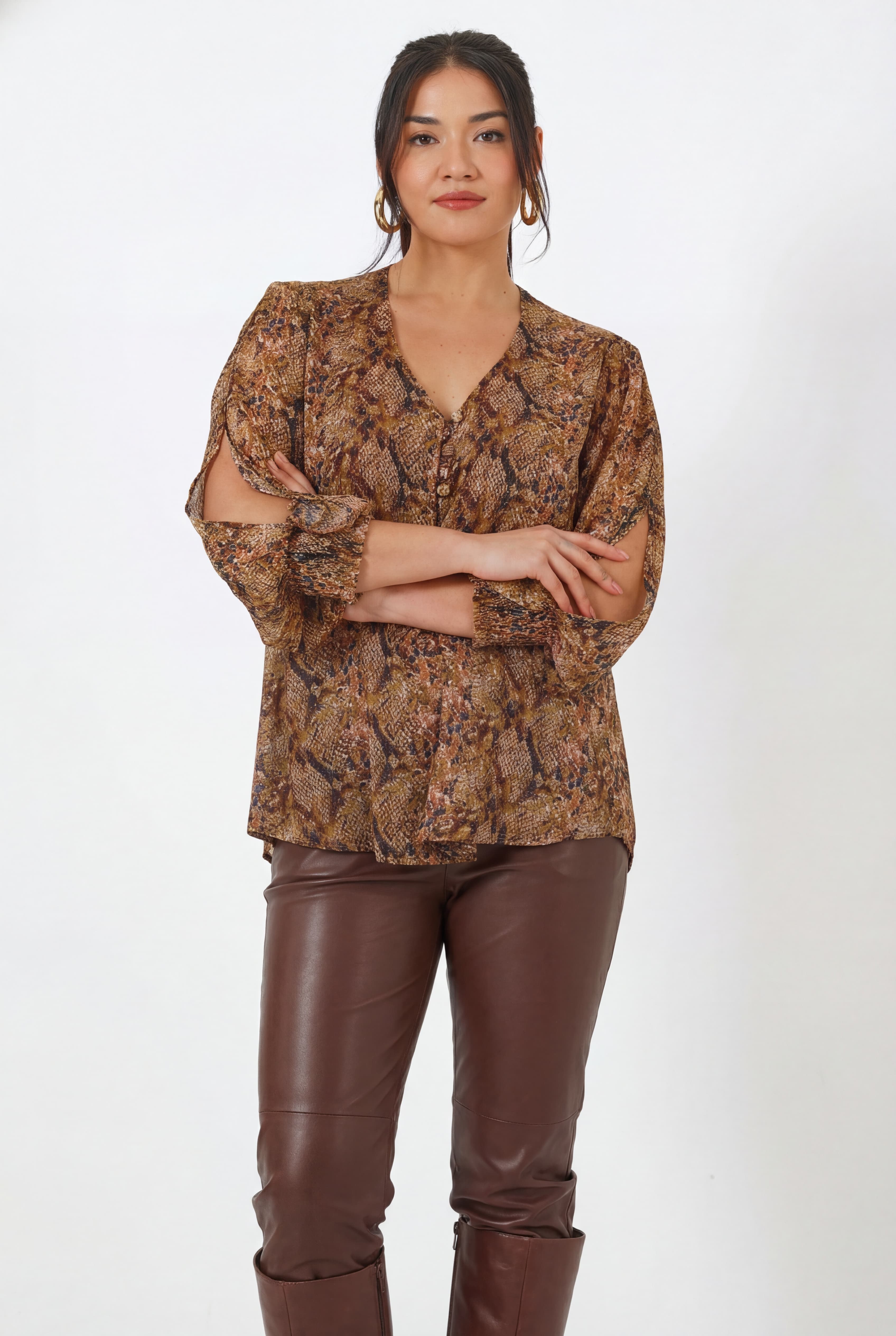 Blouse en voile imprimée serpent.