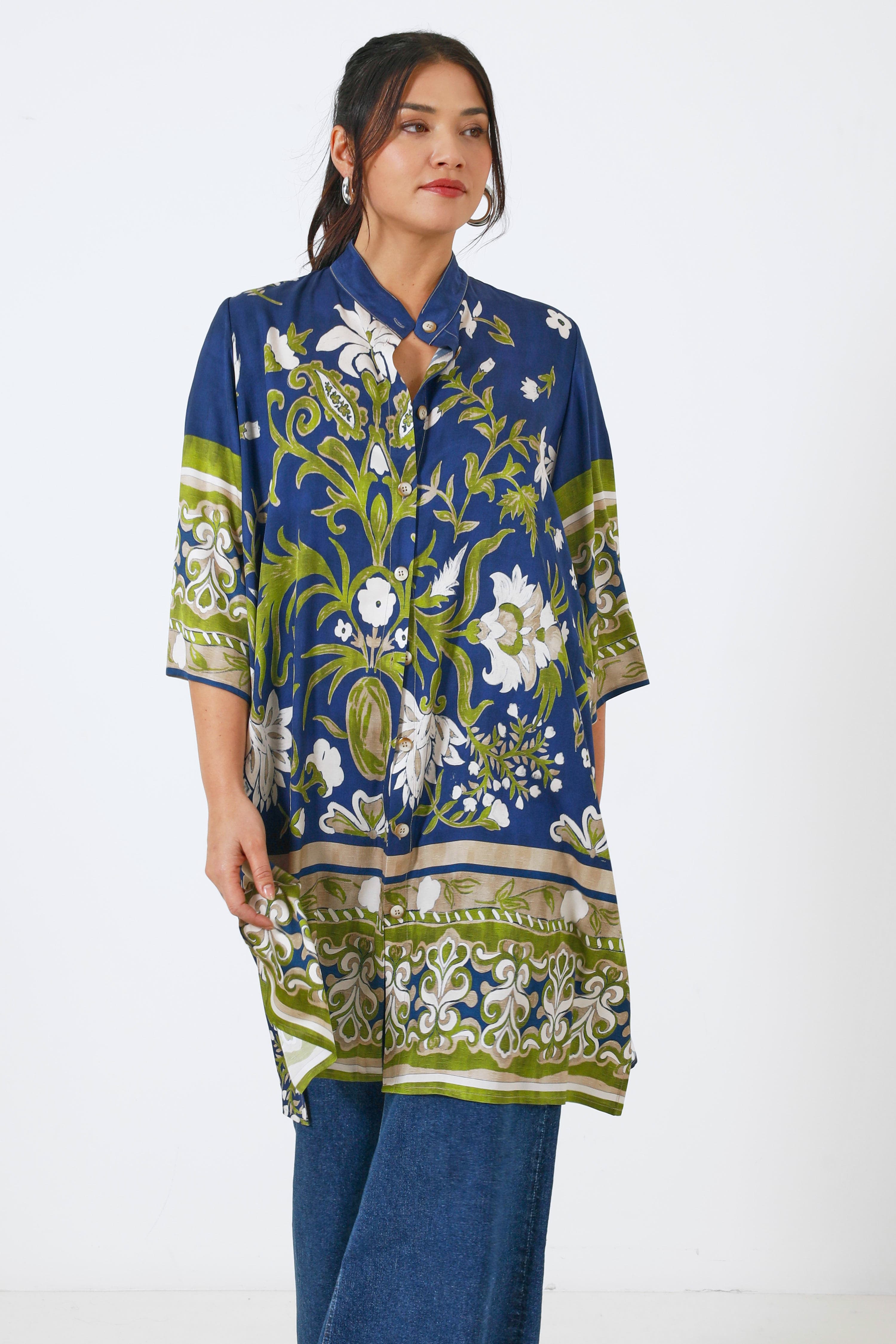 Chemise longue avec imprimé base placée.