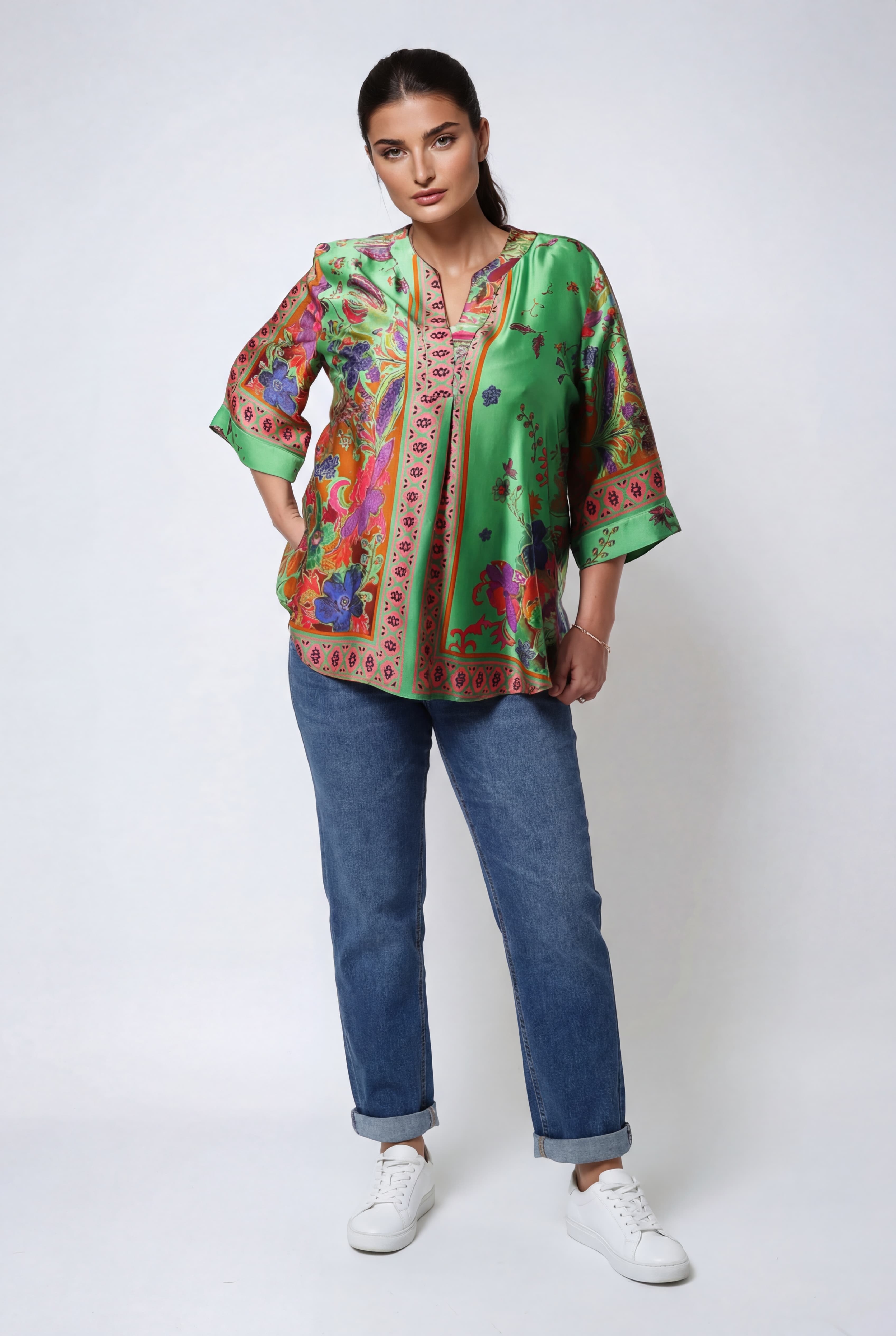 Blouse imprimée avec une base effet satiné.