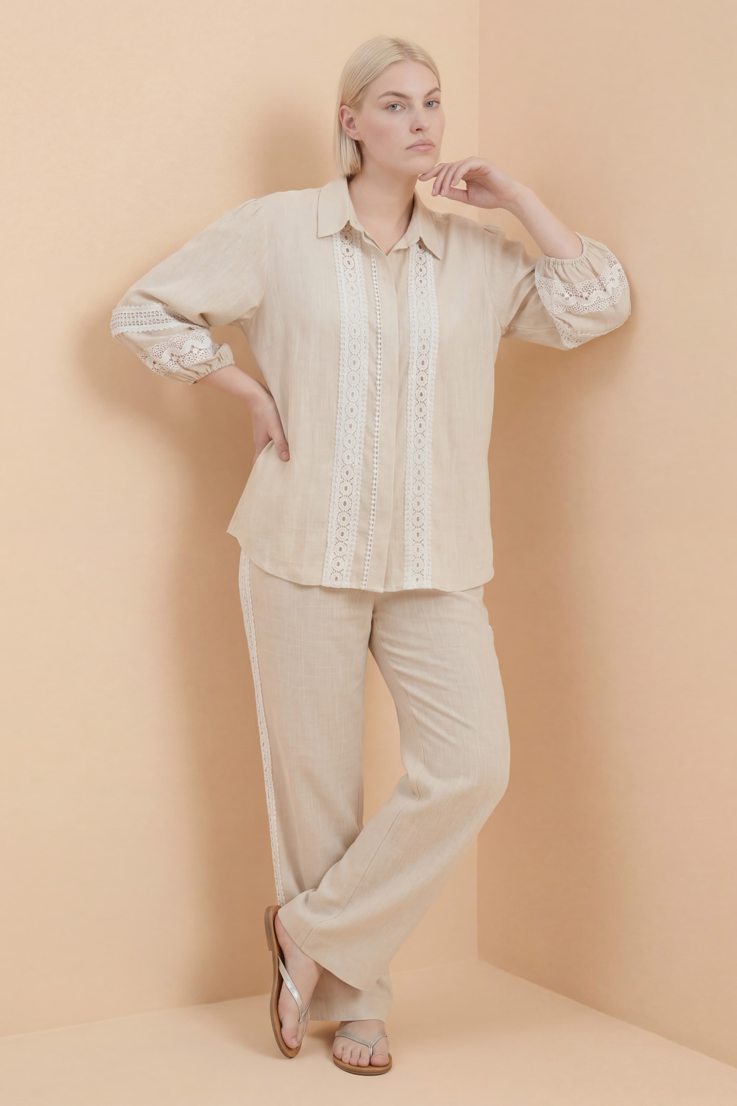 Chemise en lin et viscose avec details dentelle