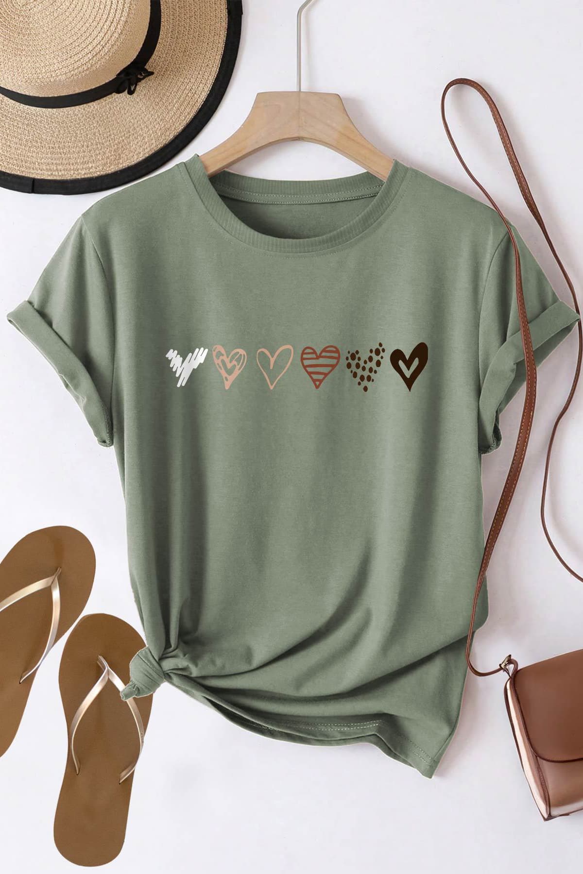 T-shirt manches courtes kaki motif cœurs col rond 100% coton