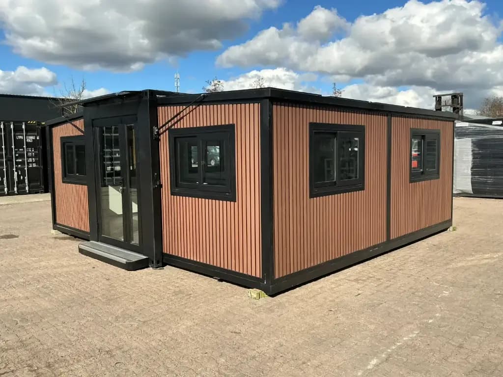 Tiny House / Mobilheim mit Holzoptik, Baujahr 2025