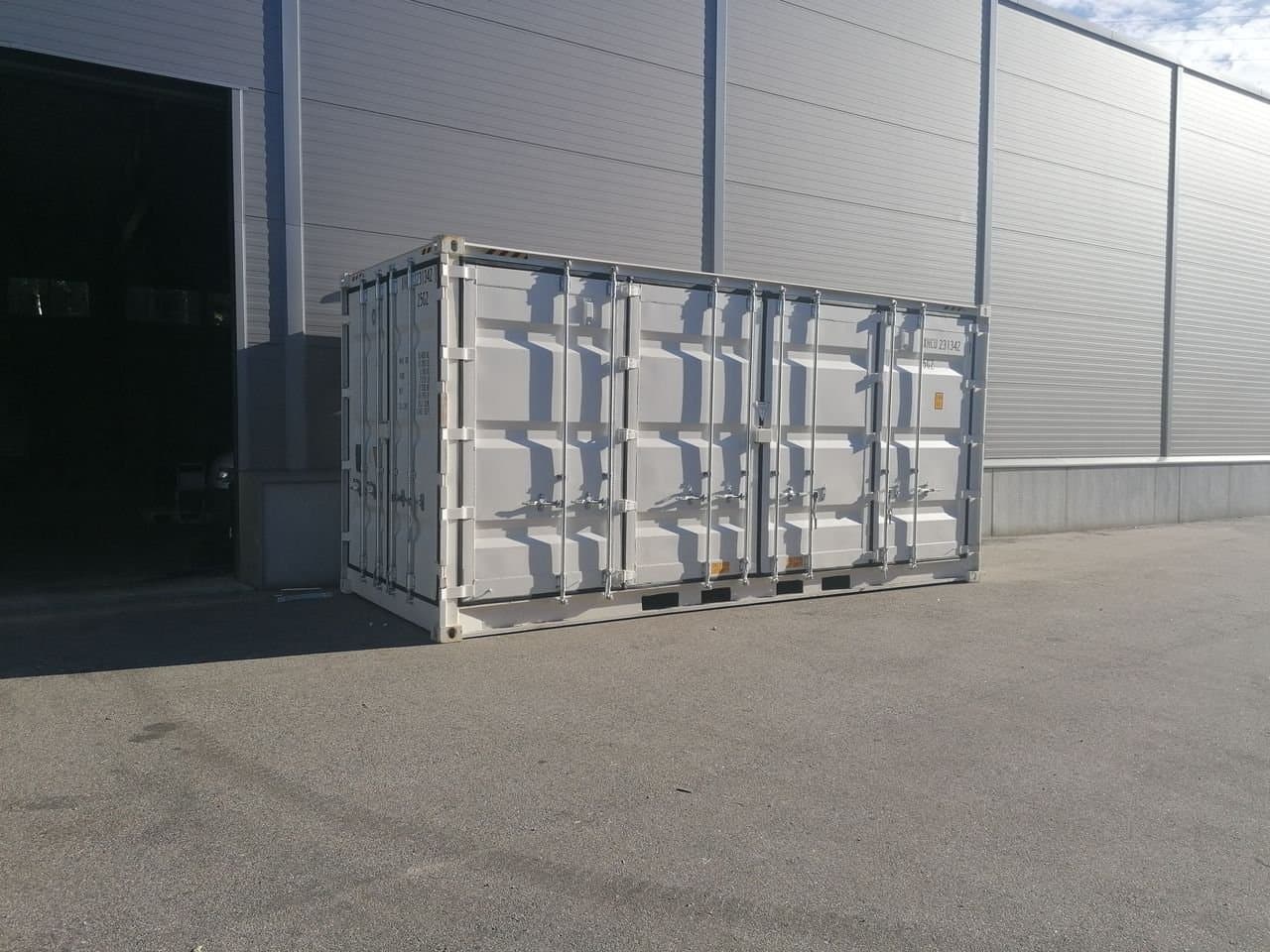 Contenedor de 20 pies con puerta lateral