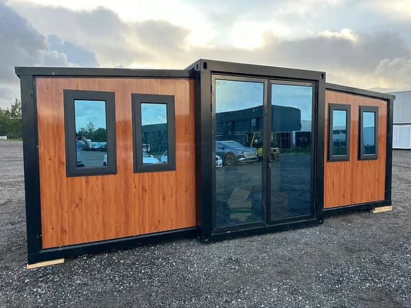 Mobiler Wohncontainer / Luxusholz