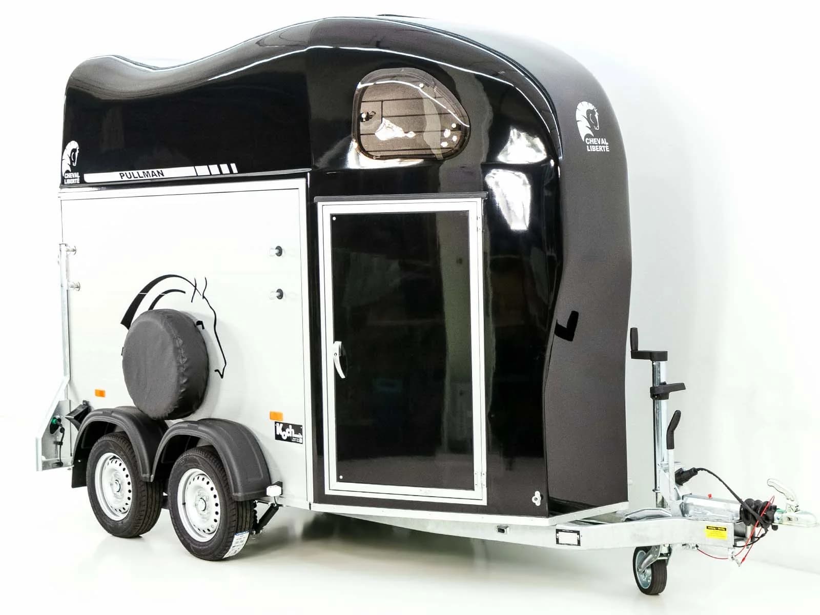 Cheval Liberte Pferdeanhänger GOLD One 1,5er | Pullmann-Fahrwerk | Sattelkammer | schwarz-Neu