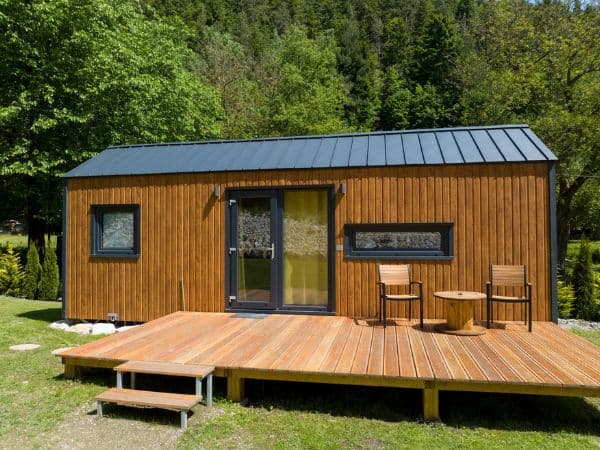 Tiny House 10 × 3,5 m – 35 m² con Terraza – Estilo Cabaña con Altillo