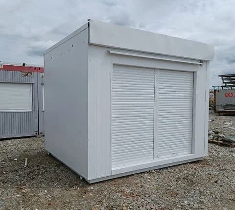Contenedor Comercial 300×350 Con Persianas Frontales Divididas