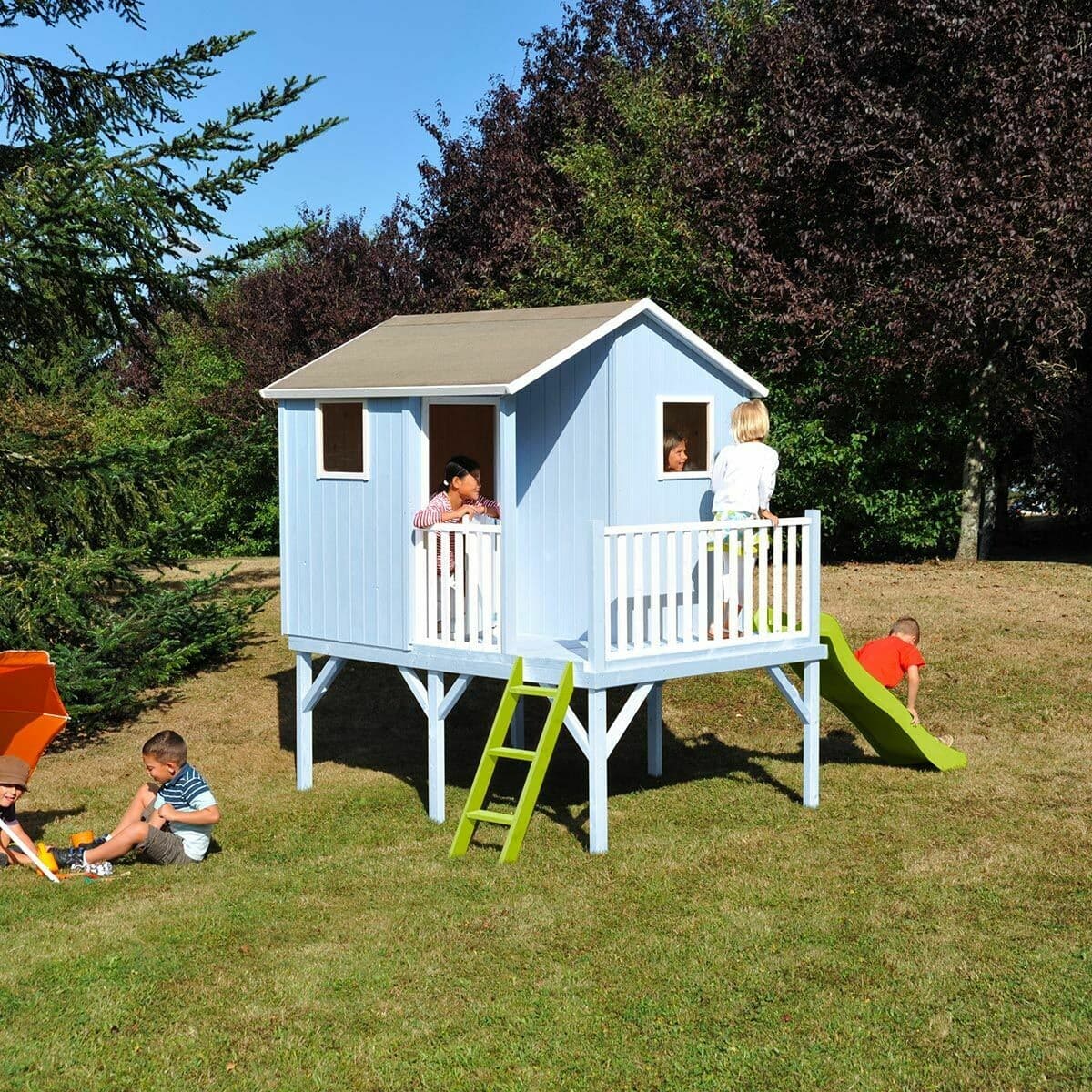 Cabane en bois pour enfant avec toboggan - Tiphaine