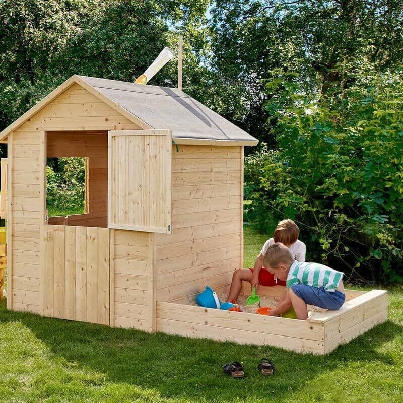 Cabane en bois avec bac à sable pour enfants – Elisabeth
