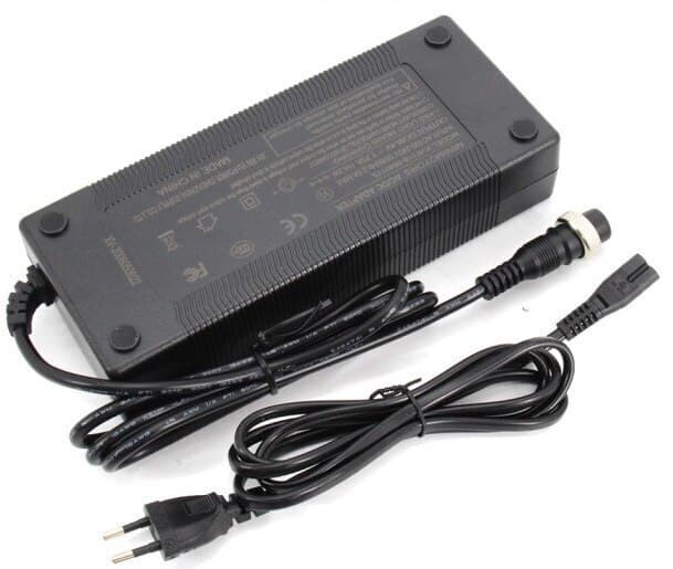 Chargeur pour Dualtron X phare potence (66,4V 1,75A / 2 broches)