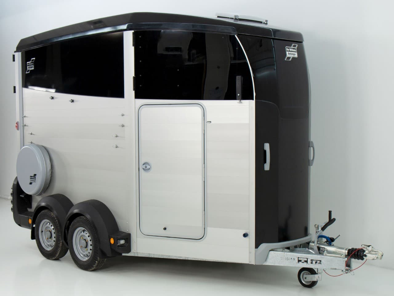 Ifor Williams Pferdeanhänger HBX 506|Sattelkammer|neues Modell|schwarz-Neu