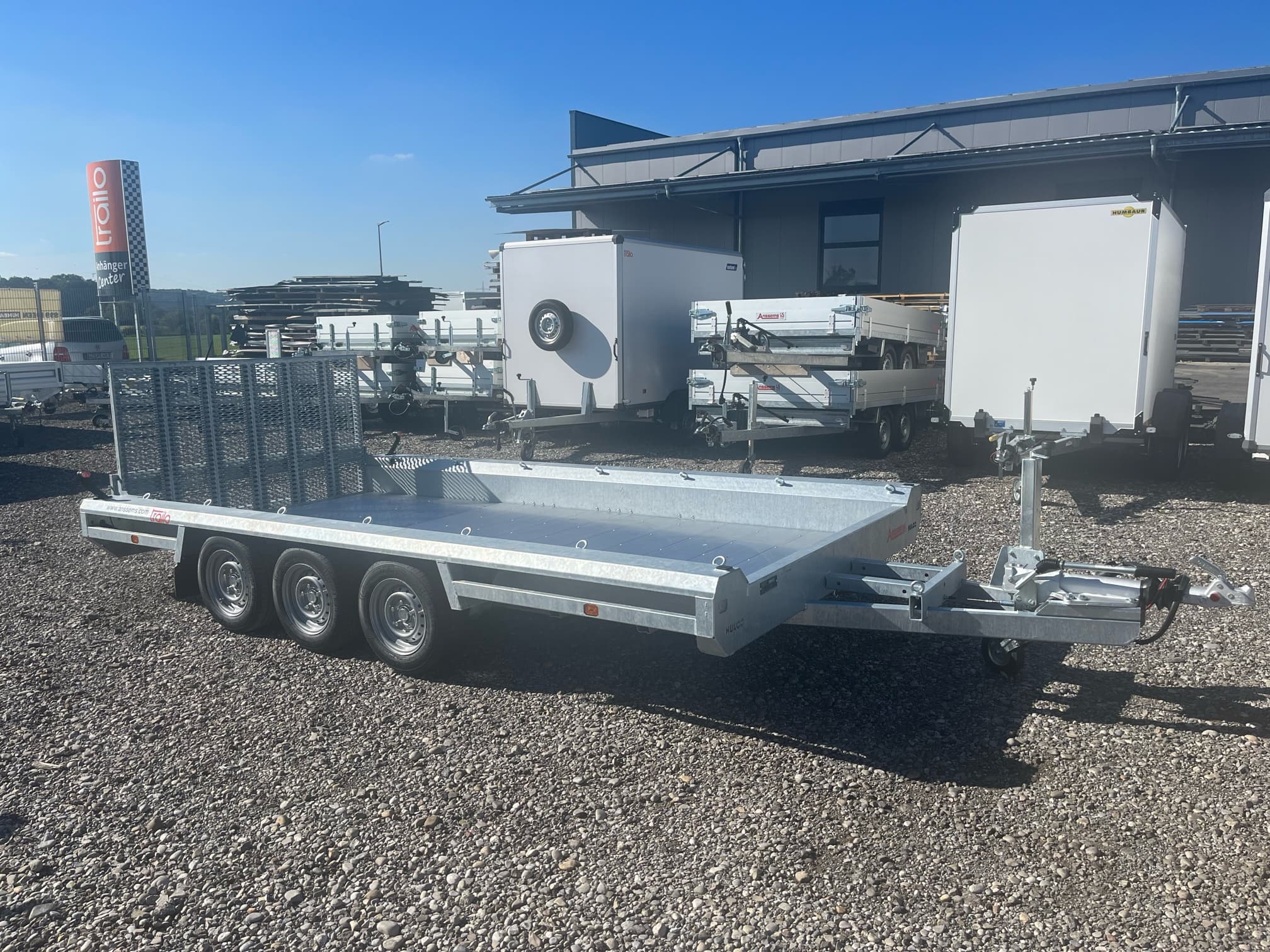 Hulco PKW Anhänger Maschinentransporter TERRAX-3 3500 kg, Ladefläche 3,94 x 1,80 m - Klappe 100 cm (Tridem)