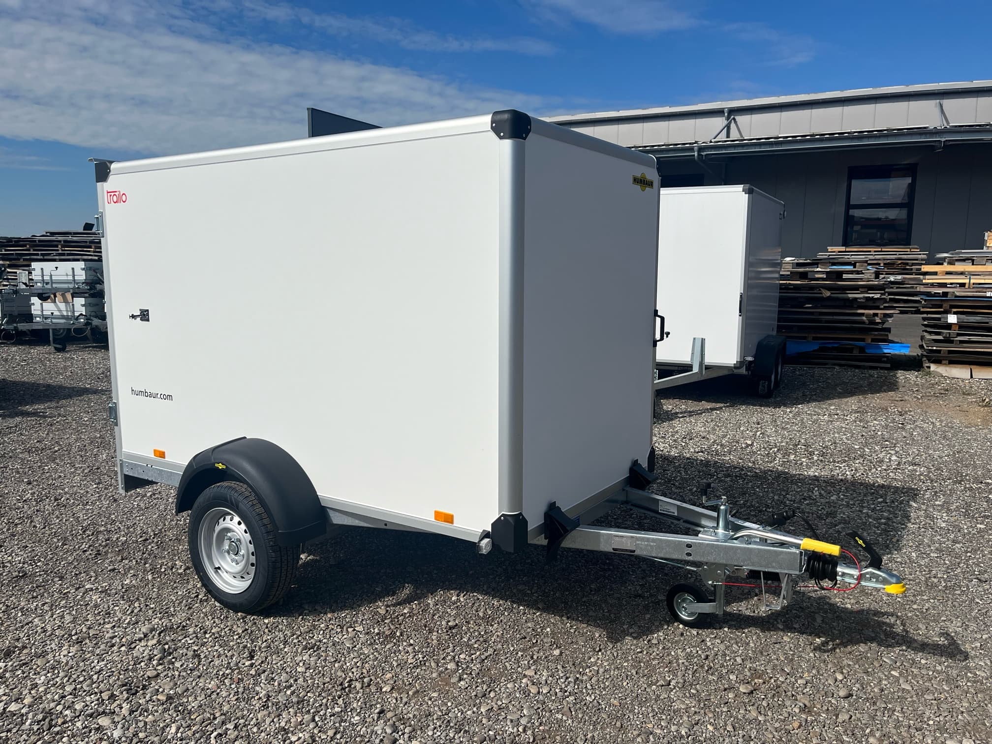 Humbaur PKW-Anhänger HK 132513-15P Kofferanhänger 1350kg mit Flügeltür Ladefläche 2,51 x 1,32 Innenhöhe 1,52m