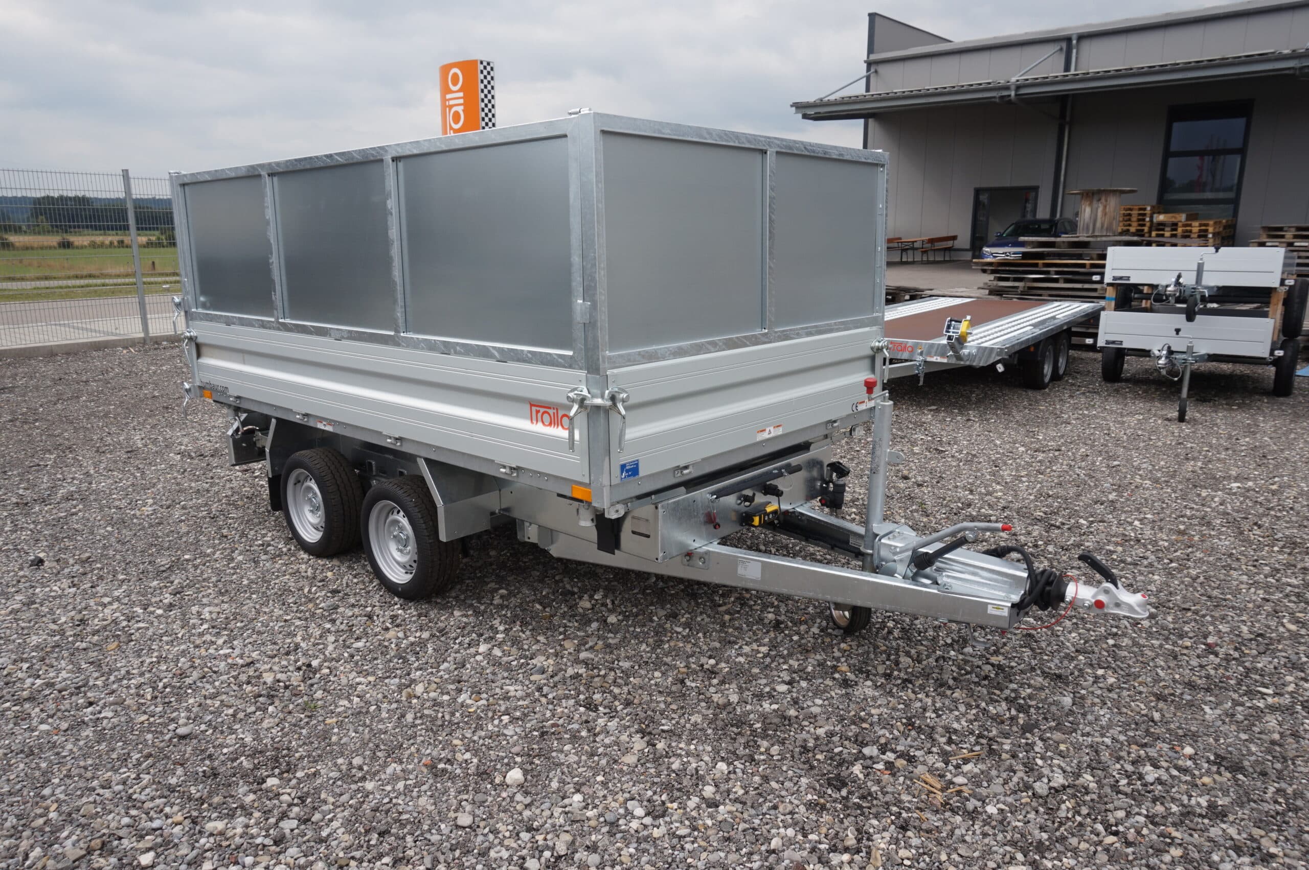 Komplettangebot Humbaur HTK 3-Seitenkipper 3000kg, Ladefl. 3,14x1,75m, mit Blechaufsatz und Stützen