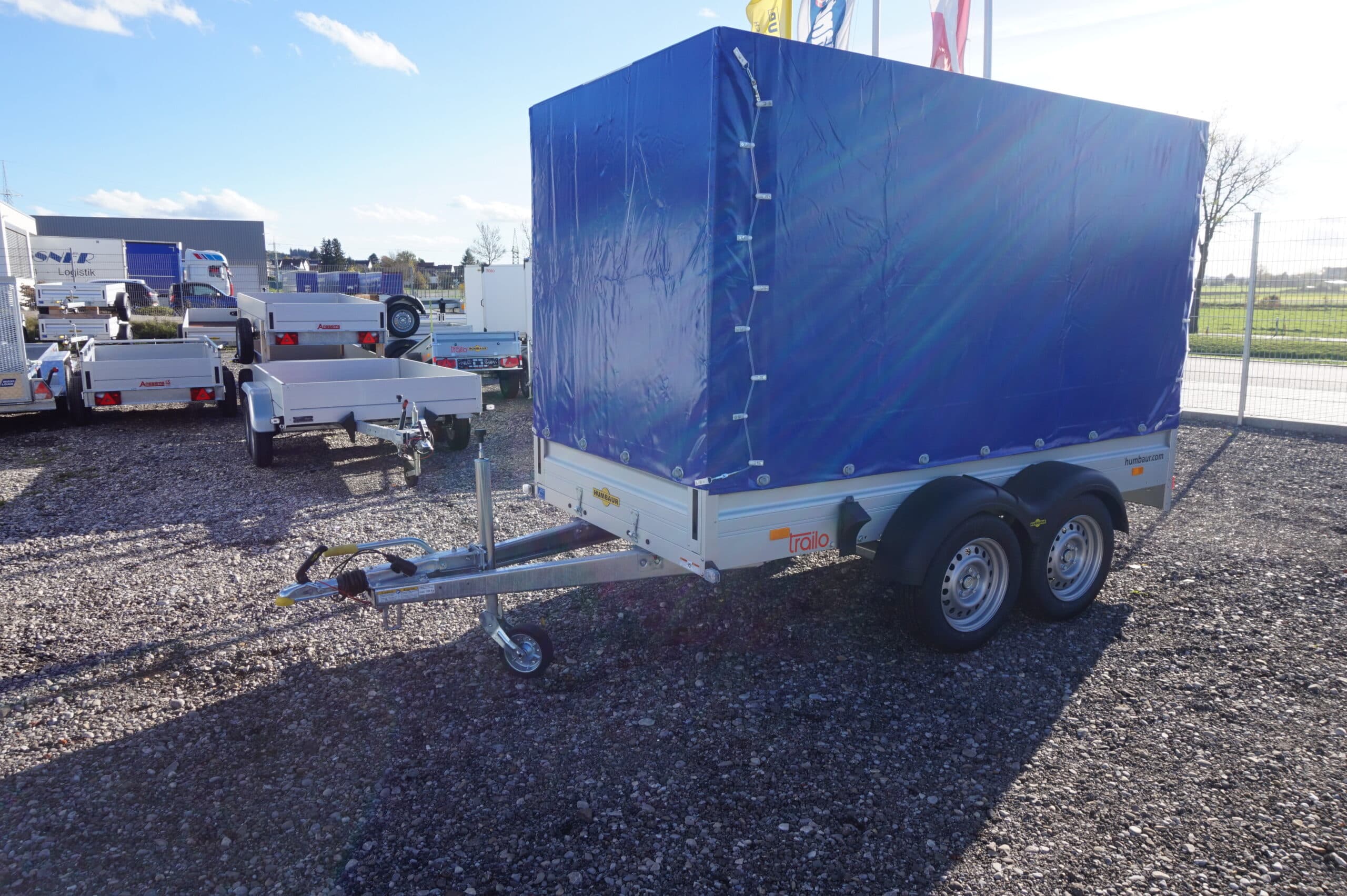 Humbaur HA 253015 KV 2500kg gebremst Ladefläche 3,03 x 1,50 m mit Klappe vorn Plane 2,05m blau