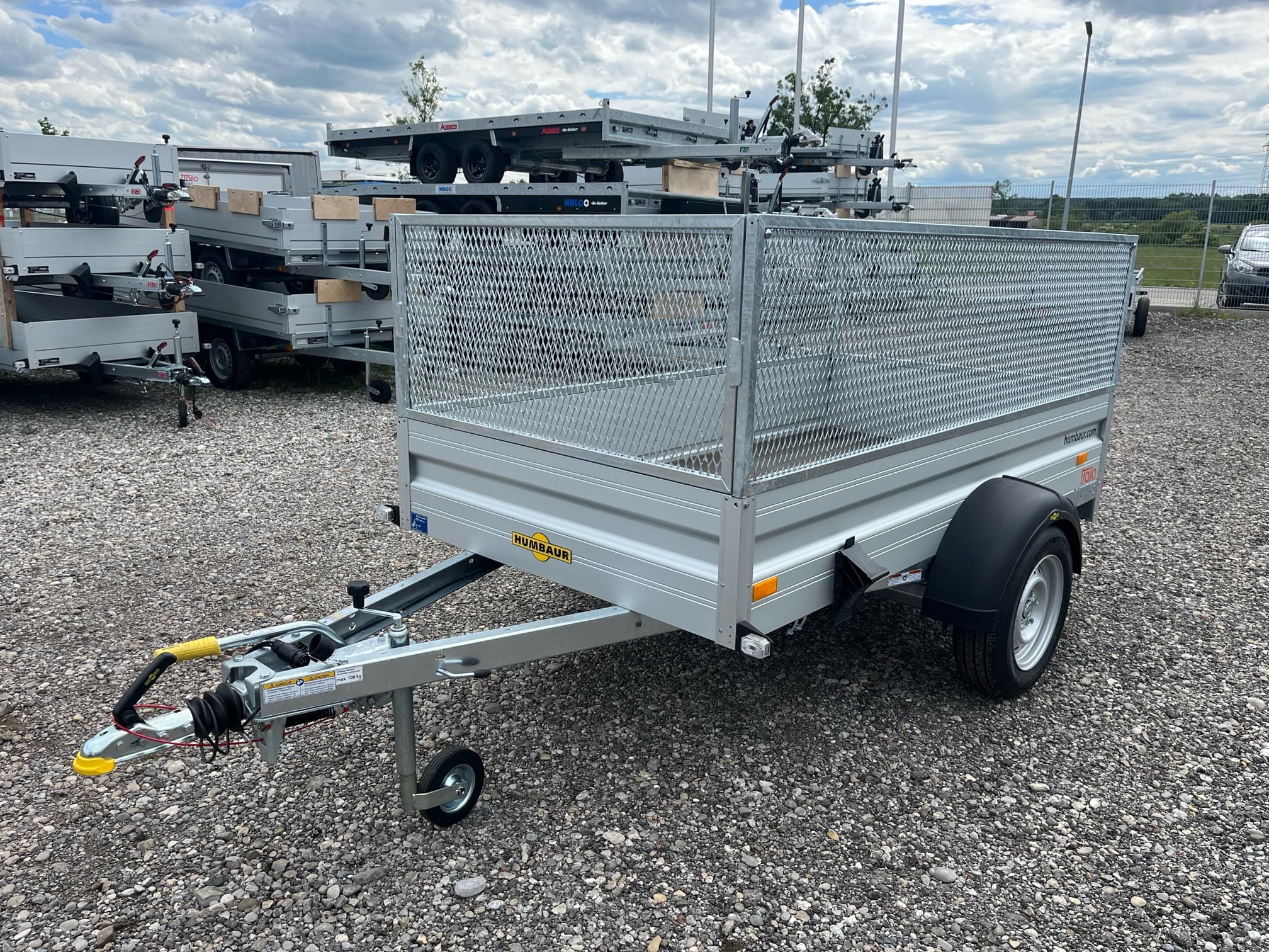 Humbaur PKW-Anhänger Tieflader HA 132513 FS, 1300kg Ladefläche 2,51 x 1,31m mit Gitteraufsatz Humbaur