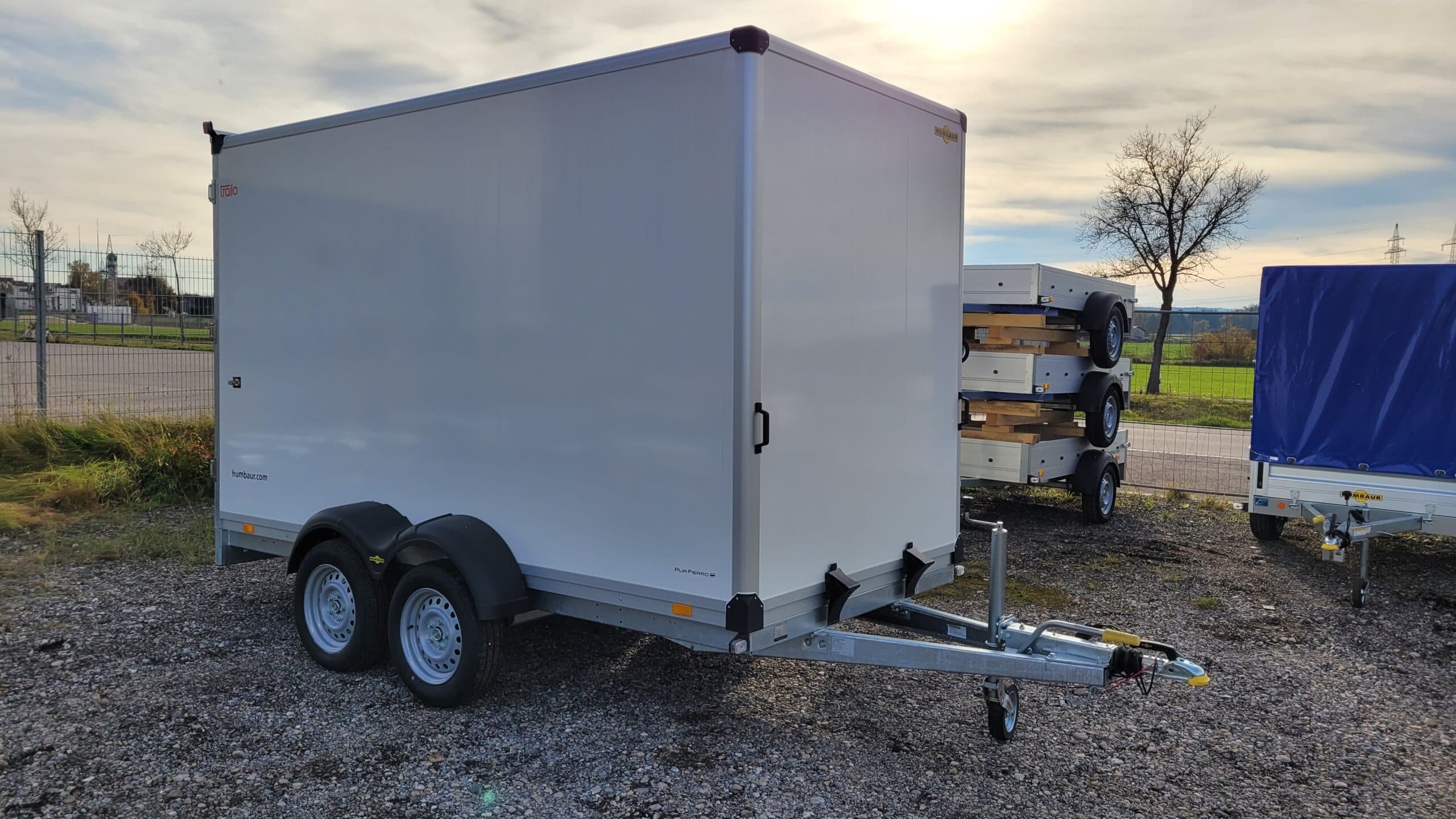 Humbaur HK 253718 - 20 PF30 RA Kofferanhänger Ladefläche 3,68 x 1,73m Innenhöhe Sonder 2.08m