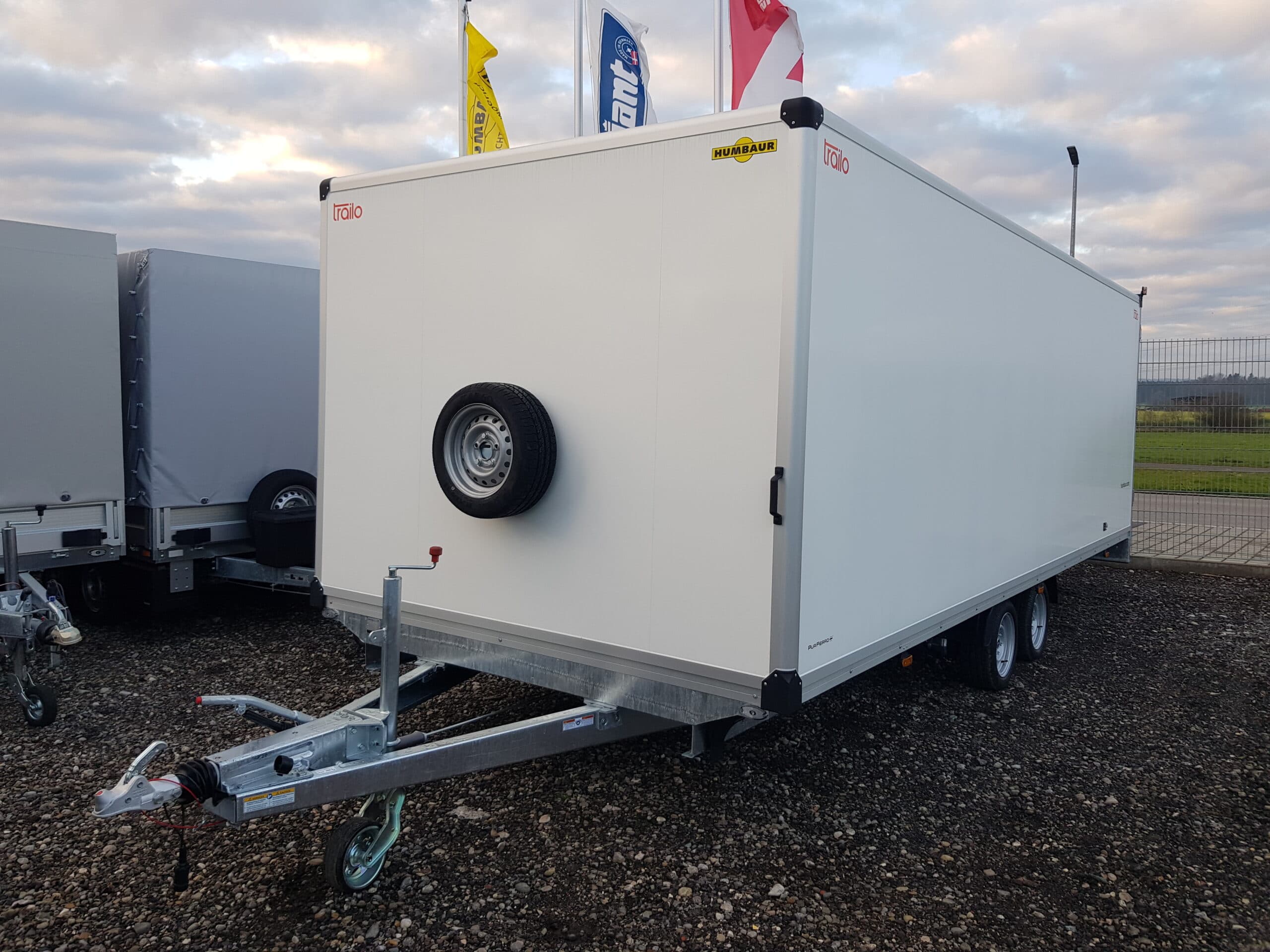 Humbaur PKW-Anhänger Kofferanhänger HKN 356225 -20 PF30, 3500 kg, Ladefläche 6,18 m x 2,43 m Innenhöhe 1,88 m