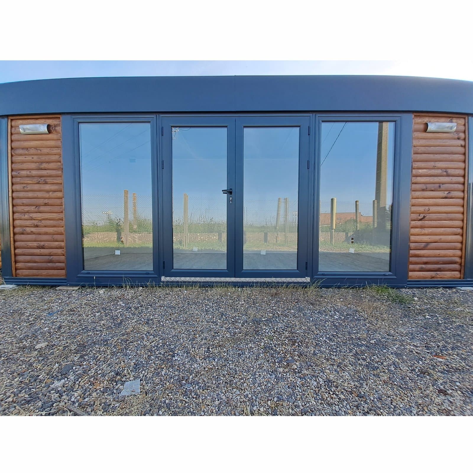 Module Préfabriqué de 13 m2 – Bardage Bois, Toit Plat + Façade Vitrée