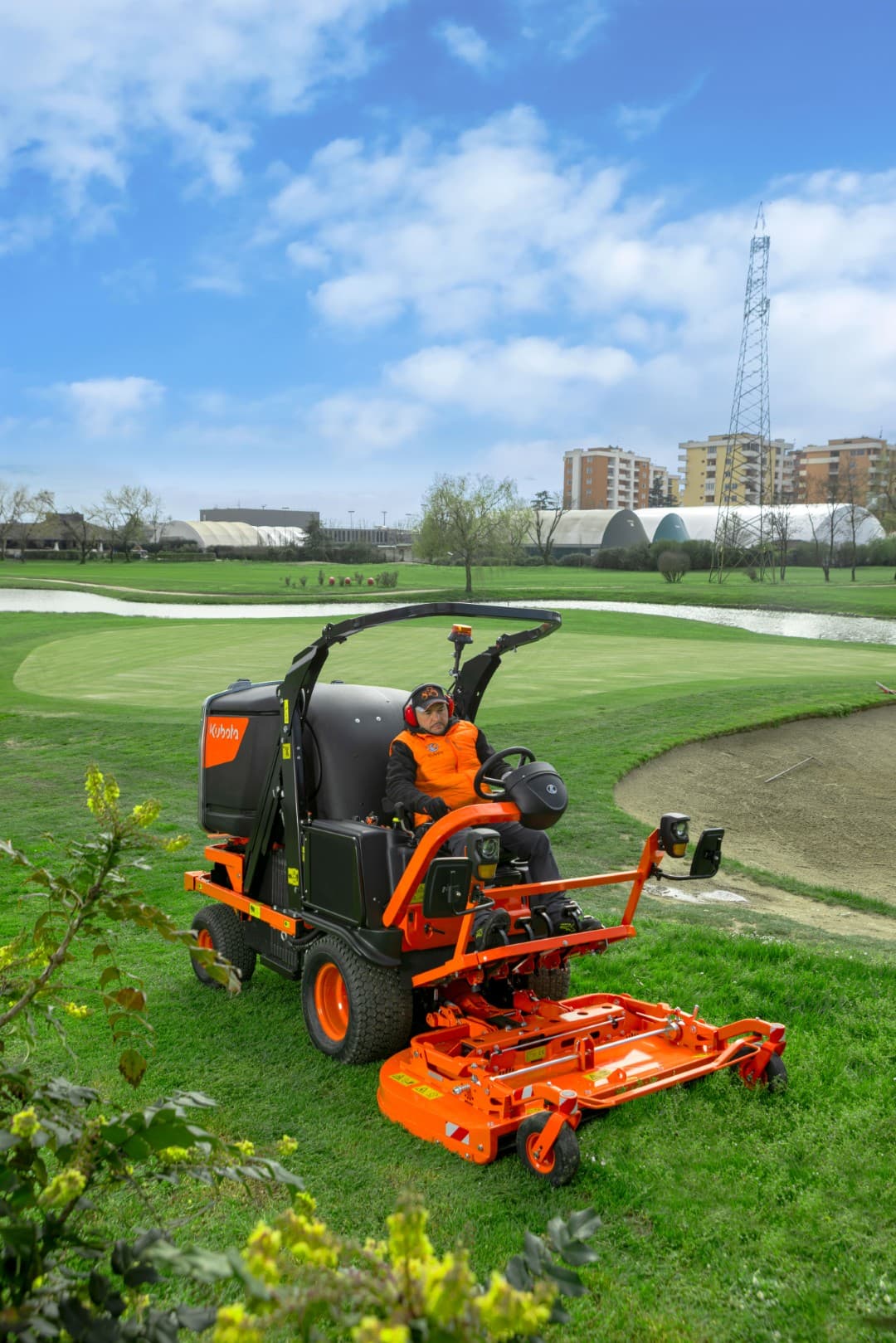 Tondeuse frontale Kubota FC4 – Idéale pour les pros en zones étroites