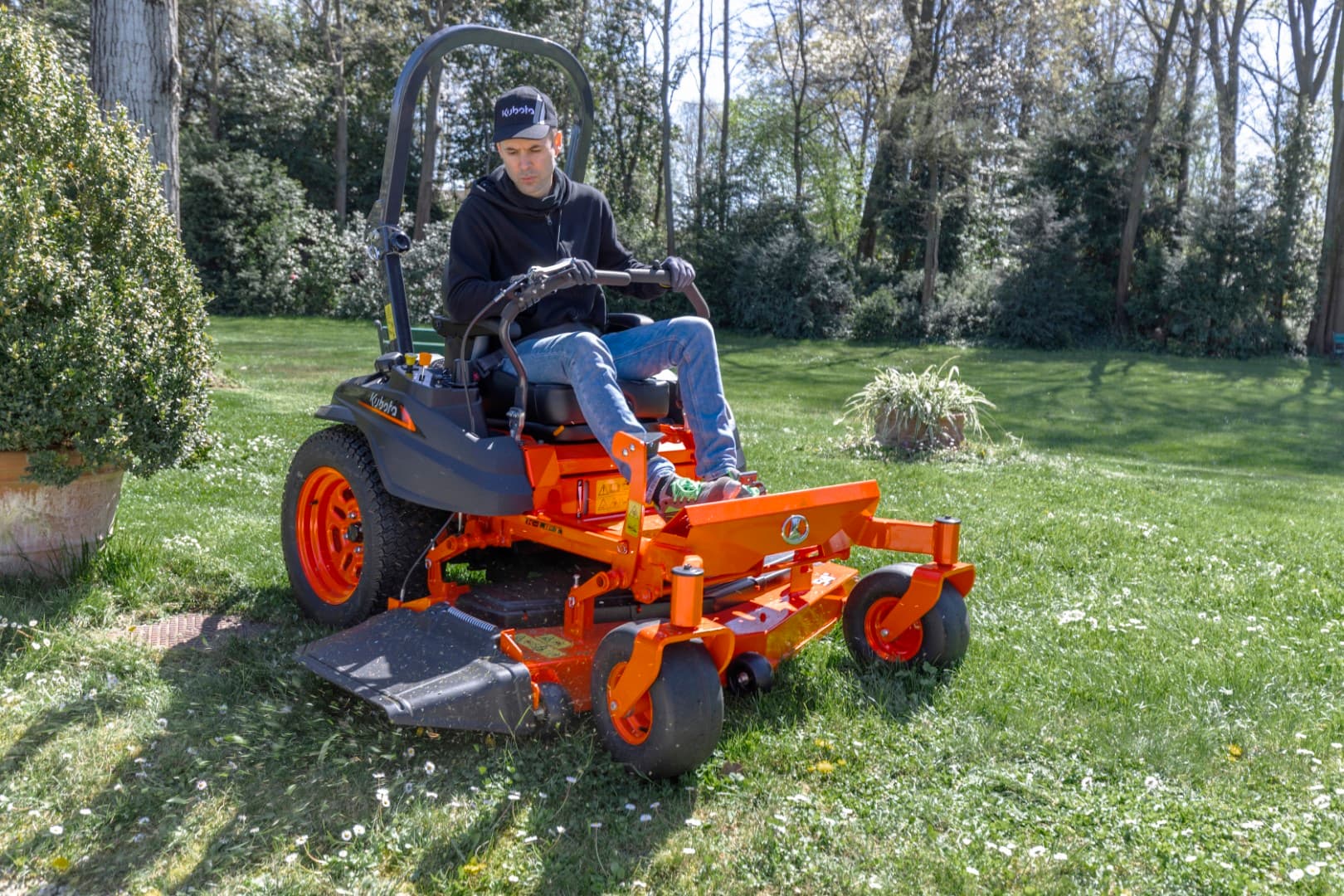 Tondeuse Kubota Z4-541 – Maniabilité extrême pour un usage professionnel intensif