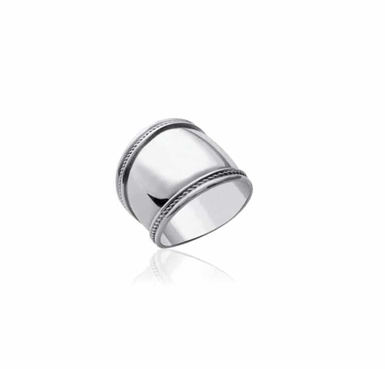 Bague large lisse finition ciselée argent - 62