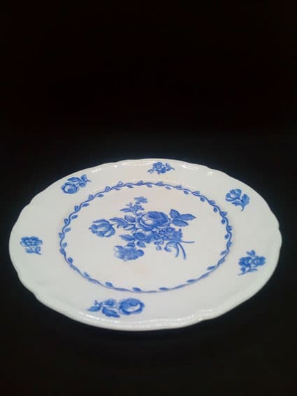 Ensemble de 9 assiettes anciennes et 1 plat VENDU