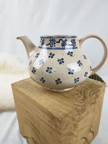 Théière ancienne à petites fleurs bleues VENDU