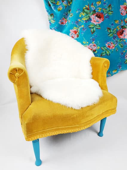 Fauteuil crapaud en velours moutarde.VENDU