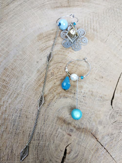 Boucles d'oreilles asymétriques vintage - Perles bleues