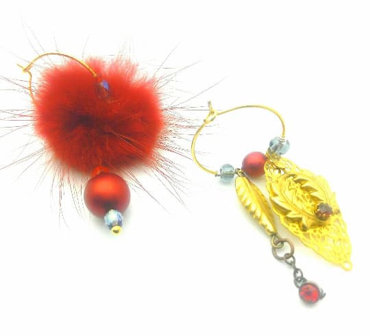 Boucles d'oreilles asymétriques vintage - Perle et pompon